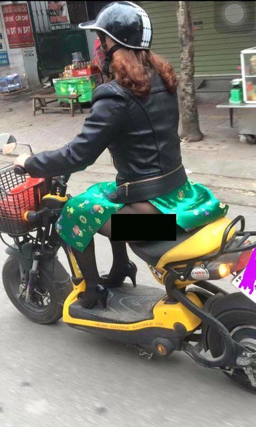 "Thảm họa" áo dài trên đường phố