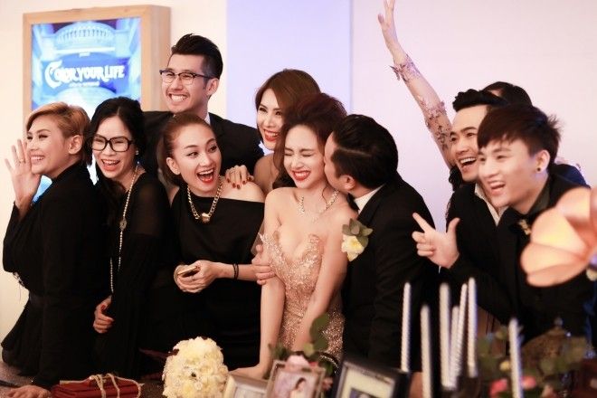 Khoảnh khắc tình yêu của Victor Vũ và Đinh Ngọc Diệp.