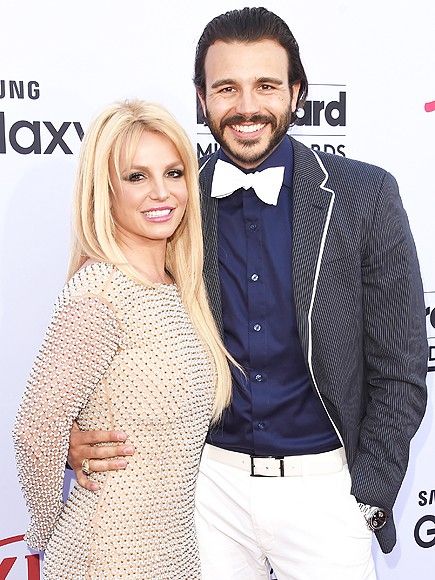 Britney và bạn trai Charlie khi chưa chia tay.