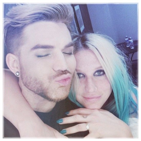 Hình ảnh thân thiết của Kesha và Adam Lambert mới được anh chàng chia sẻ trên Instagram.