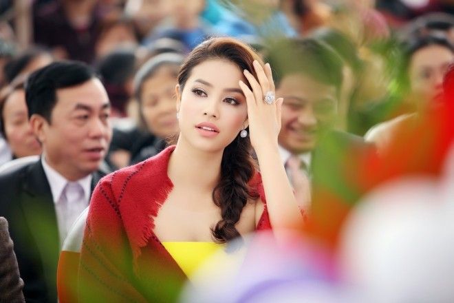 Ở lần xuất hiện này, có thể thân hình của Phạm Hương tròn trịa hơn. Phạm Hương khoe cô đã tăng được 3kg so với hồi thi Hoa hậu Hoàn vũ.