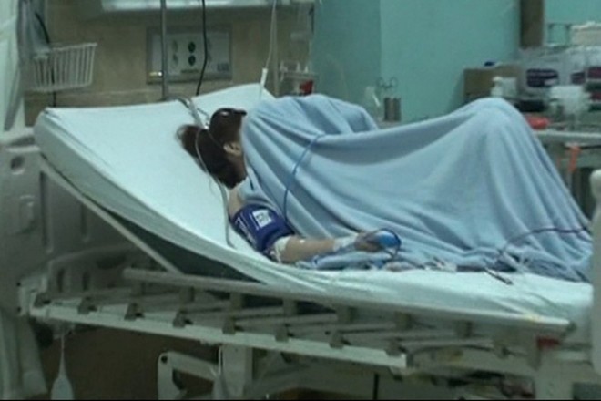 Ngân đang được chăm sóc, giám sát 24/24 tại bệnh viện. Ảnh: Chí Thạch