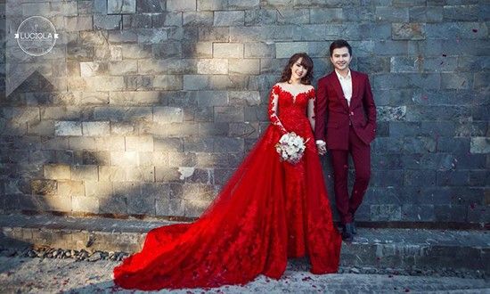 Phương Thảo còn vô cùng xinh đẹp với bộ váy cưới màu đỏ rực rỡ.