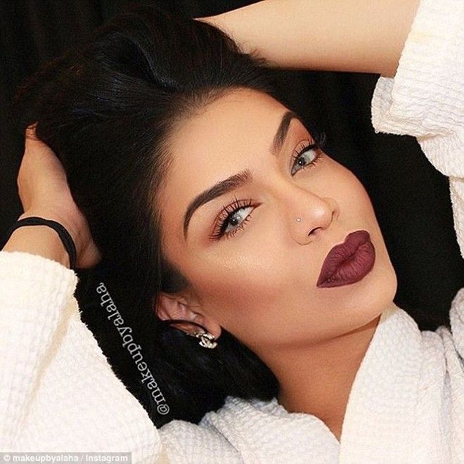 Hình ảnh xinh đẹp và quyến rũ của chuyên gia trang điểm 27 tuổi.