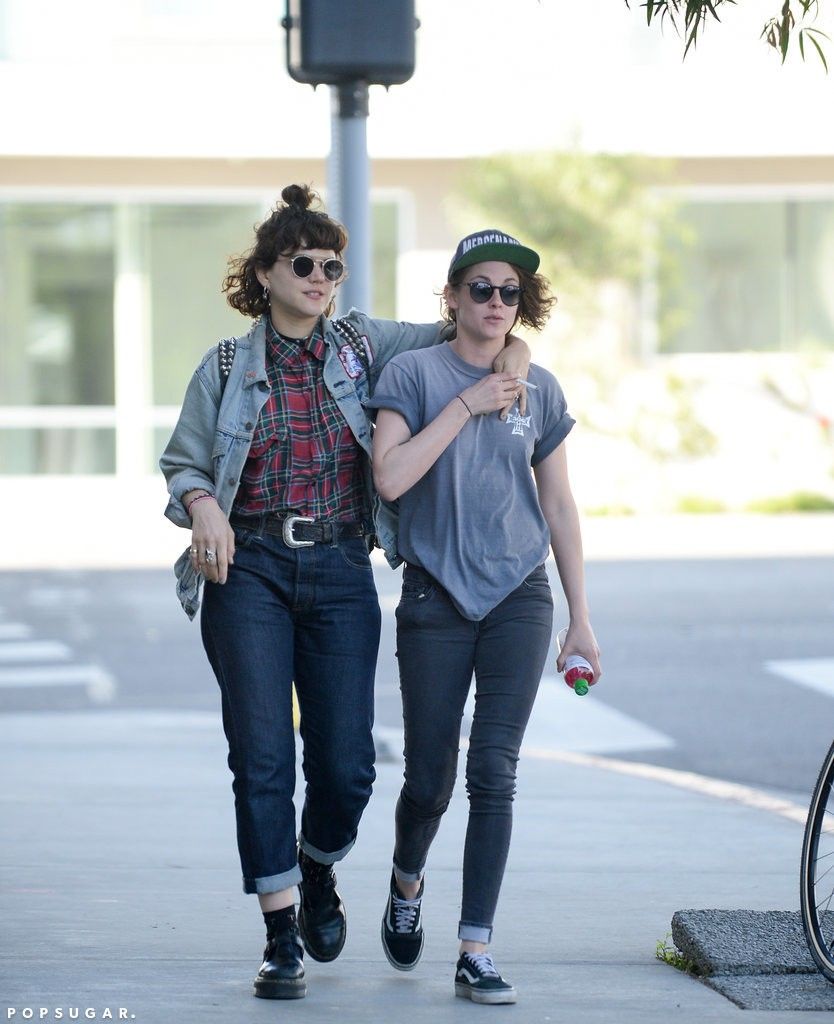 Đầu 2016, nữ diễn viên 25 tuổi được cho là đã tìm thấy tình yêu mới bên nữ ca sĩ kiêm diễn viên người Pháp 32 tuổi SoKo (tên đầy đủ là Stéphanie Sokolinski). Khác với Kristen, SoKo đã công khai là người đồng tính. Những hình ảnh “nàng Bạch Tuyết” bên bạn gái tin đồn được chú ý trong một buổi tối ở Los Angeles vào đầu tháng 3. 