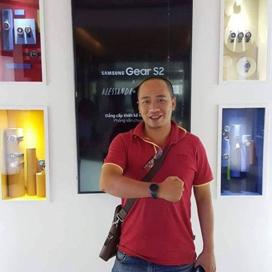 "Mình viết về bài hát này bởi chính khí chất và khả năng truyền lửa, truyền đam mê của Trần Lập. Một biểu tượng sống đẹp, riêng biệt, nhân ái và dám đương đầu với số phận. Đoạn 2 của bài hát, người nghe sẽ thấy thấp thoáng: "Hay là em đang ở trong tôi đó" - trong Em & Tôi của cố nhạc sĩ Thanh Tùng. Có lẽ, đó là ám ảnh của những ngày qua, hai nghệ sĩ mình vô cùng yêu mến, ngưỡng mộ đã ra đi" - Anh Đàm Tiến Dũng, người đã viết nên Ngọn lửa Trần Lập chia sẻ.