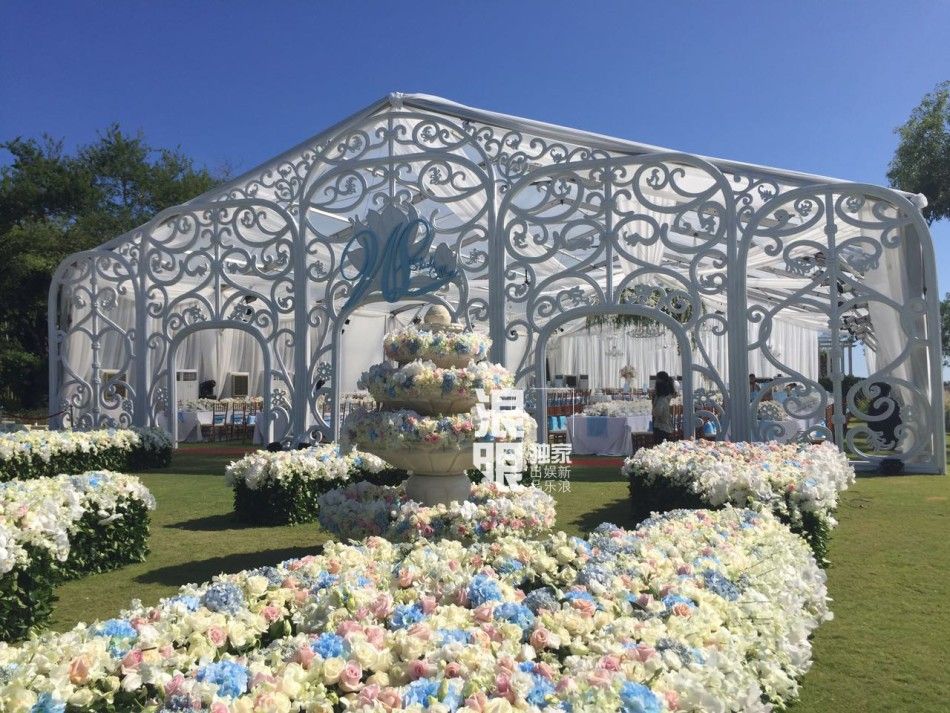 Ngô Kỳ Long thuê 6 trực thăng chở hoa cho ngày cưới.