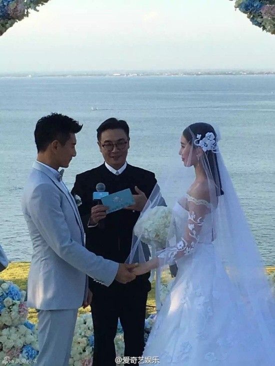 Nam diễn viên Lưu Tùng Nhân là chủ hôn. Ông đóng vai Hoàng A Mã trong Bộ bộ kinh tâm.