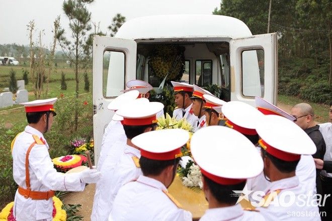 Đoàn tang đưa linh cữu Trần Lập tới nghĩa trang Thiên Đức Vĩnh Hằng, Phú Thọ để an táng.