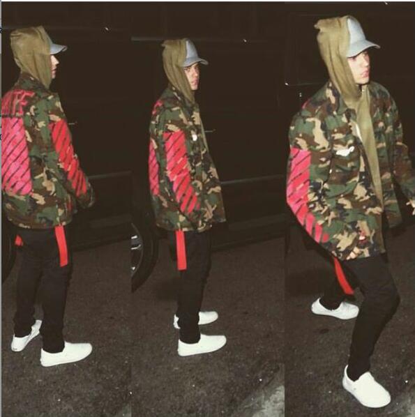 Chàng ca sĩ tài năng Justin Bieber thường xuyên được bắt gặp ngoài đường phố với những chiếc áo camo jacket.