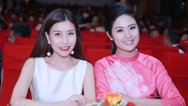 Trên hàng ghế giám khảo còn có sự xuất hiện của Hoa hậu doanh nhân Thế giới người Việt Nguyễn Lam Cúc. Cả hai nàng hậu đều sở hữu vẻ đẹp Á đông đằm thắm, duyên dáng.