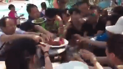 Khách Trung Quốc lấy sạch hoa quả tại resort Nha Trang trong vòng 6 giây Ảnh 2