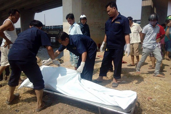 Thi thể nạn nhân vừa được phát hiện sáng nay.