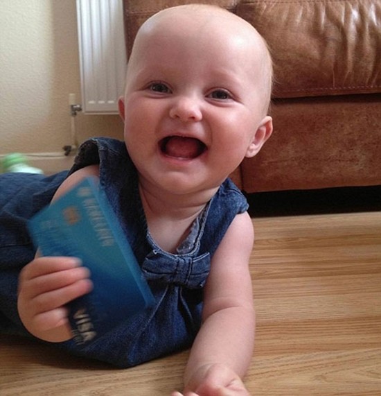 Bé Popy-Mai khi còn khỏe mạnh. Ảnh: Dailystar.