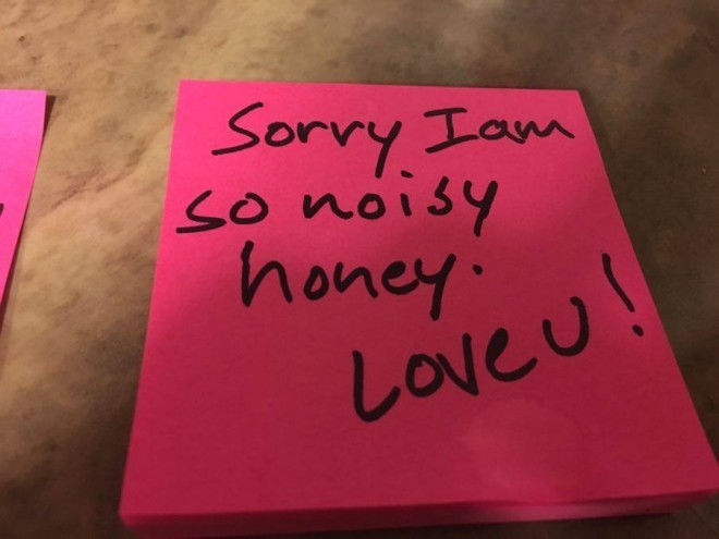 Mỗi sáng thức dậy, Na Hye luôn nhận được những dòng nhắn yêu thương từ chồng.