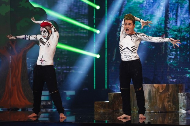 Hai chàng trai chung niềm đam mê và giỏi trong thể loại nhảy bẻ khớp (bone-breaking) đã tiến tới vòng bán kết với một tiết mục bùng nổ. Phô diễn những động tác “bẻ xương” đẹp mắt và kể câu chuyện ý nghĩa về việc bảo vệ rừng, Thanh Huy - Thanh Hà đã khiến ban giám khảo thực sự ấn tượng.