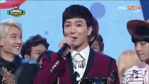 Nghệ sĩ Kpop và câu chuyện về những chiếc cúp 'đáng giá ngàn vàng' Ảnh 2