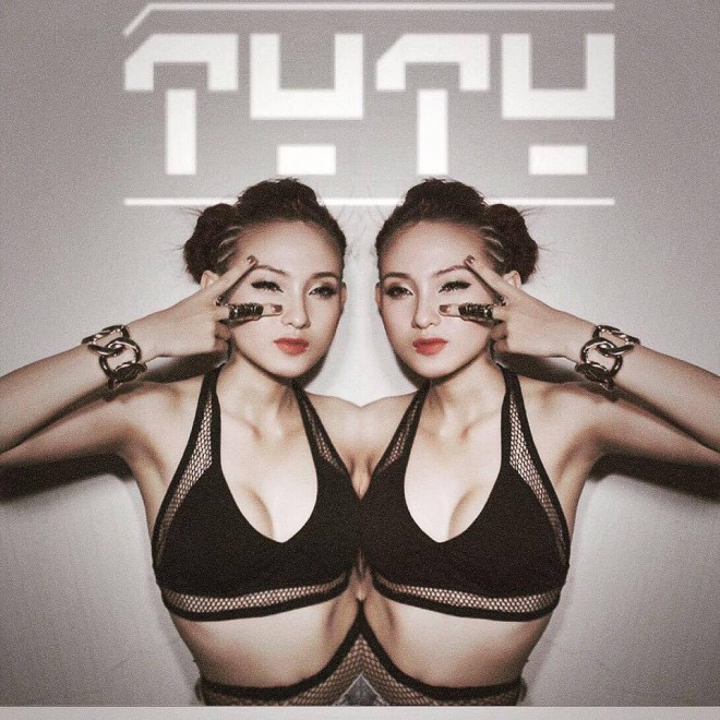 Cuối cùng, nàng DJ TyTy cực nóng bỏng với tông mắt khói, khoe trọn hình thể đẹp trong gu make up cực sành điệu.