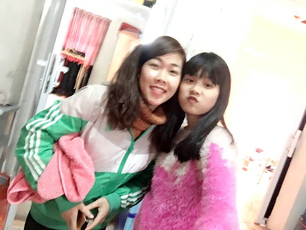 Vợ thứ 3 của Hiệp Gà rất thân thiết với con riêng của chồng - bé Hân Huyền.