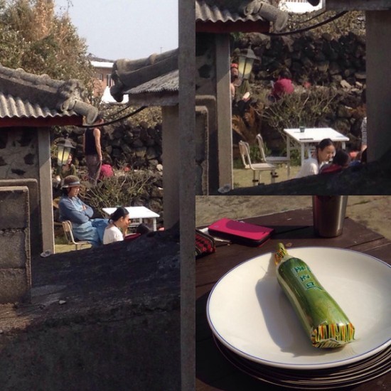 Nhà hàng ăn chay của Hyori được đặt tại một căn nhà gỗ đơn giản với khuôn viên phía trước là cánh đồng cỏ xanh mướt.