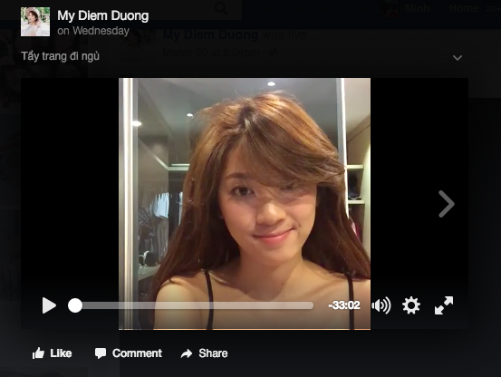 Yumi Dương chọn Faecbook live để thực hiện clip hướng dẫn trang điểm rất thu hút các bạn nữ. 