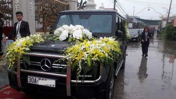 Siêu xe Mercedes G65 được dùng để rước dâu.