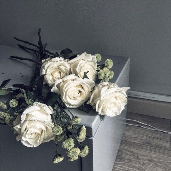 Bên cạnh đó, không thể thiếu những bông hoa bồng.