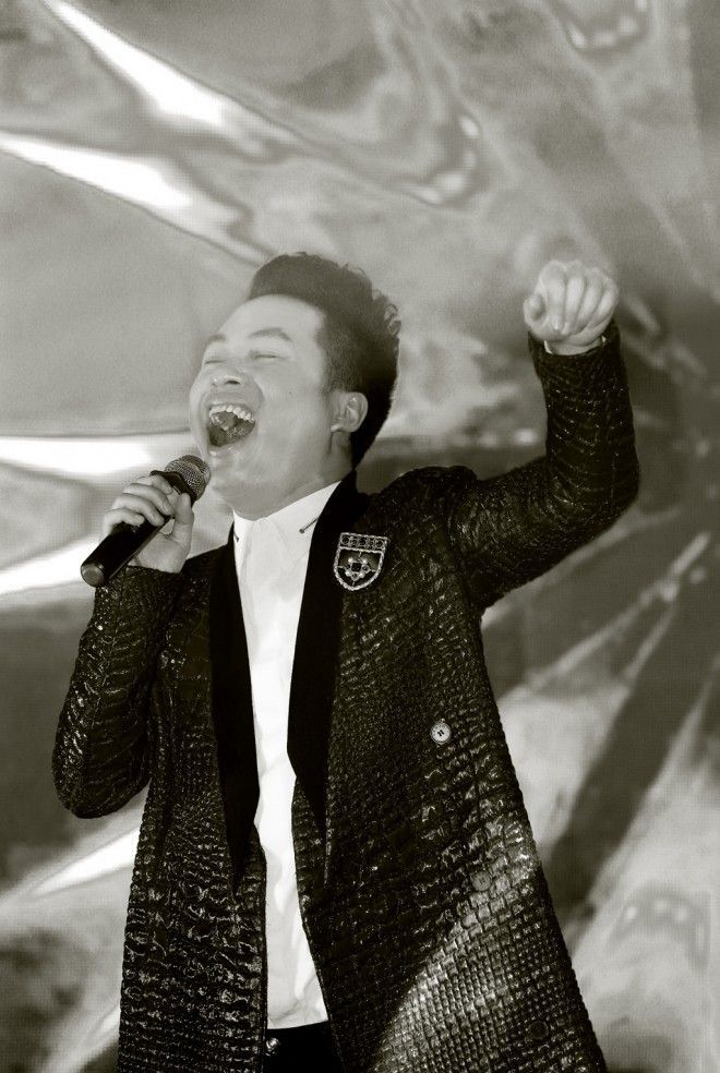 Tùng Dương cho biết, hiện tại anh đang tập trung cho công việc giám khảo tại chương trình truyền hình thực tế X-Factor - Nhân tố bí ẩn 2016. Anh mong muốn được huấn luyện nhóm Nam hoặc nữ dưới 25 tuổi.