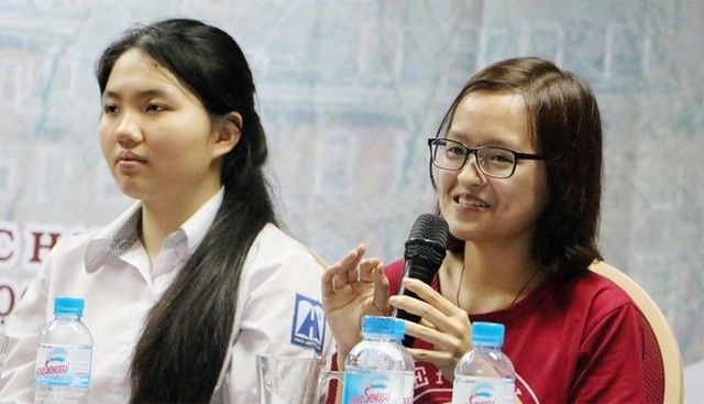 Tôn Hiền Anh kể về quá trình apply học bổng. Ảnh: Quyên Quyên.