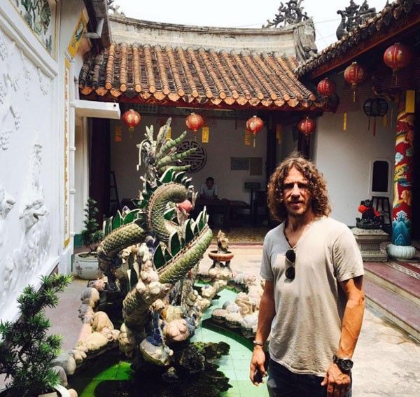 Cựu thủ quân Barca sang Việt Nam từ ngày 7/4, và tranh thủ đi thăm thú cảnh đẹp Việt Nam.