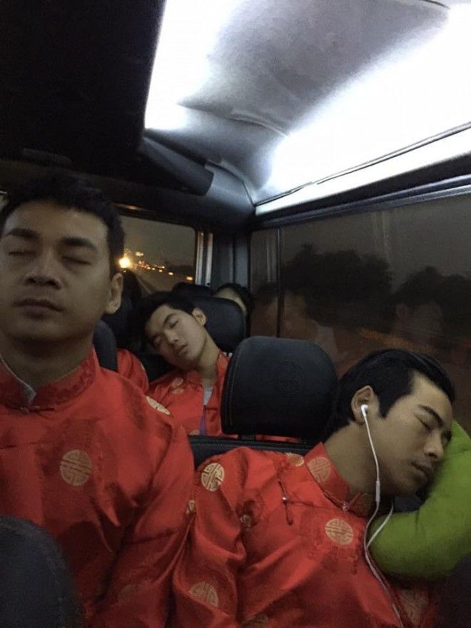 Theo như lời diễn viên Hòa Hiệp, đàng trai phải xuất phát từ sớm để đi từ Tiền Giang lên Hồ Chí Minh làm lễ rước dâu.