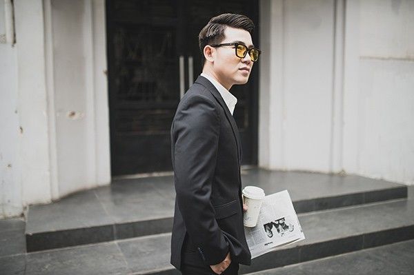 Ca khúc thứ hai- Chỉ cần có nhau là một sáng tác của nhạc sĩ Trần Lê Quỳnh, tác giả của những bản “hit” đình đám như: Chân tình, Trăng dưới chân mình, Cô gái đến từ hôm qua… Vì quý giọng hát vừa nam tính, vừa cảm xúc của Việt Tú mà Trần Lê Quỳnh đã tin tưởng giao ca khúc này cho nam ca sĩ. Nhạc sĩ “Chân tình” cũng bày tỏ sự hài lòng và bất ngờ khi Việt Tú thể hiện được trọn vẹn cảm xúc, ý tứ của bài hát này ngay trong lần thu âm đầu tiên.