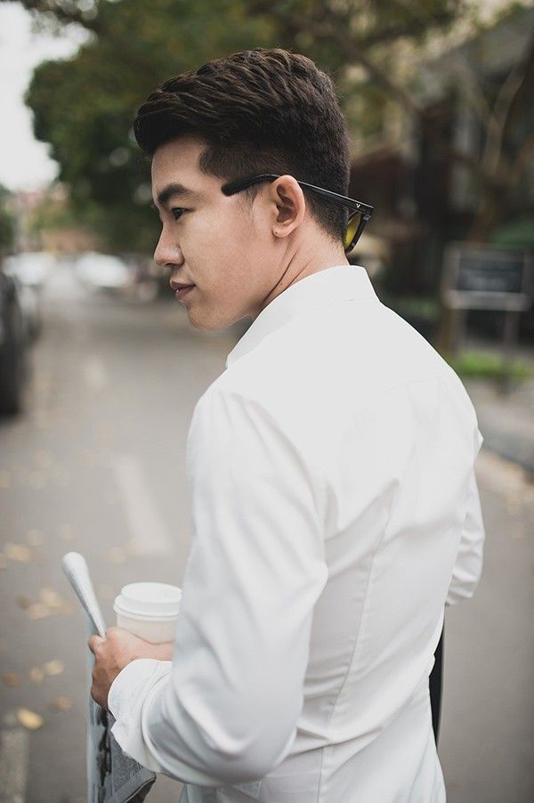 Ca khúc thứ ba trong single lần này là một sự kết hợp quen thuộc của Việt Tú và nhạc sĩ trẻ Hoài Phi - người đã từng sáng tác Nụ cười xuân, Không còn là mùa đông- trong những sản phẩm âm nhạc trước của Việt Tú. Vẫn với lối viết kể chuyện, lãng mạn và ngọt ngào, Chuyện những người yêu nhau là những cung bậc cảm xúc tuyệt vời cho mọi khán giả khi yêu.