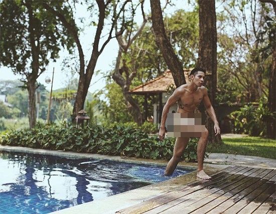 Hồ Vĩnh Khoa rất thích chụp ảnh nude và "khoe" trên trang cá nhân.