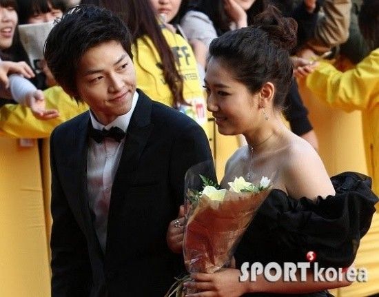 Song Joong Ki và Park Shin Hye ở vị trí số 2.