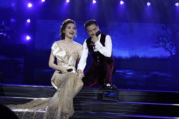 Trước Mãi mãi bên em, Hà Hồ cũng là khách mời trong đêm nhạc Người tình mùa đông diễn ra vào tháng 10/2015 tại Hà Nội và nhận được nhiều sự chú ý của khán giả.