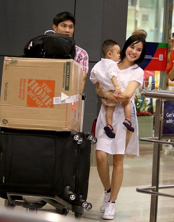 Cô thực sự hạnh phúc và bất ngờ khi fan club đón chờ mình và thể hiện tình cảm bằng poster, biểu ngữ, điều này càng thôi thúc cô sẽ có những kế hoạch hoạt động trở lại showbiz dồn dập hơn.