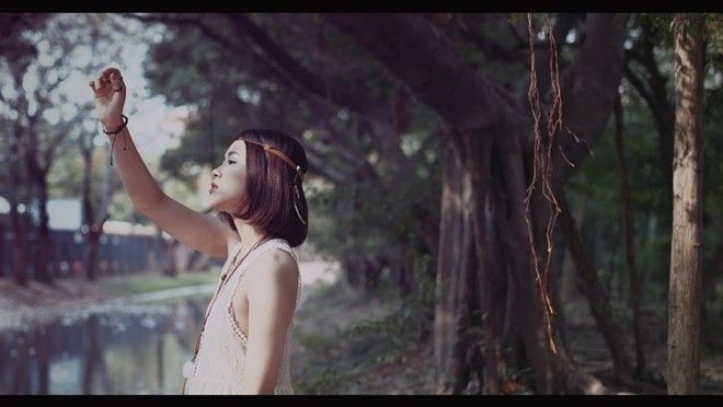 Vẻ đẹp mong manh của Suni Hạ Linh tại Thái Lan.