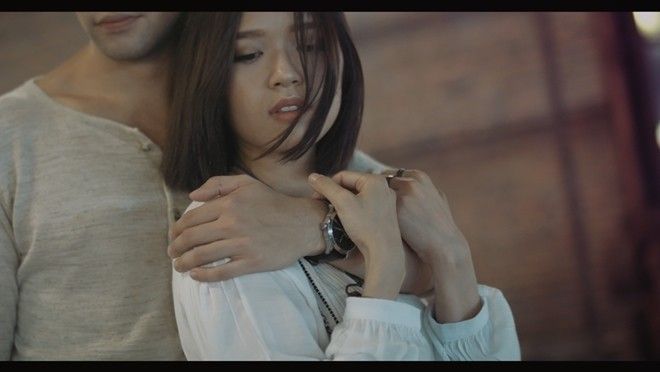 Trong MV, Suni Hạ Linh ghi điểm trọn vẹn ở phần diễn xuất.