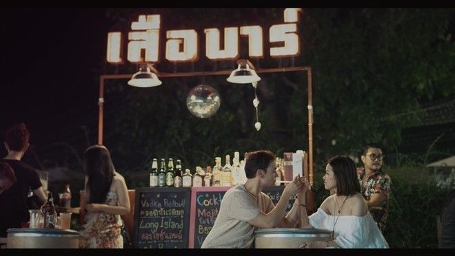 Bối cảnh đất nước Chùa Vàng đẹp lung linh.