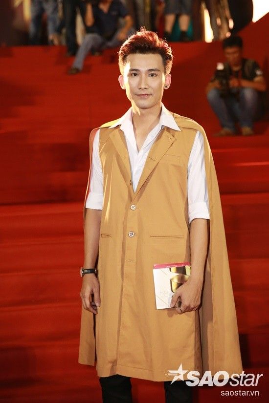 Ca sĩ Chí Thiện.