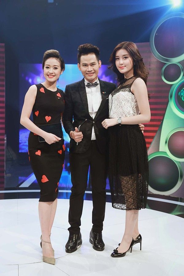 Tham gia chương trình, Á hậu Huyền My cũng có cơ hội gặp gỡ với hai MC của chương trình là Hồng Phúc và Phí Thùy Linh.