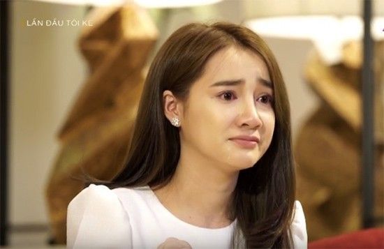 Nhã Phương vừa khóc vừa tâm sự Trường Giang là người thấu hiểu từ những nỗi khổ hay nỗ lực lặng thầm, cho đến cả việc lo toan gia đình bởi hai người có cùng xuất phát điểm và sống trách nhiệm với người thân.