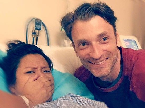 Hình ảnh Phương Vy và ông xã trong phòng chờ sinh.