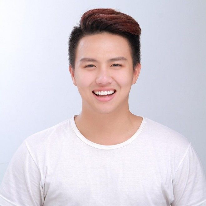 Trẻ trung trong tông tóc hung đỏ.