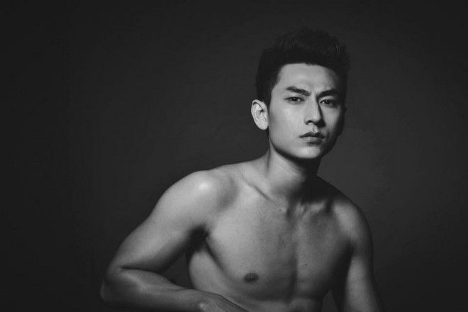 Dù rất hiếm khi để lộ da thịt nhưng Issac vẫn khá đều đặn đến phòng gym hằng tuần.