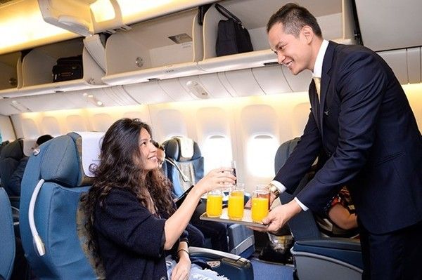 Phía sau nụ cười tươi là những trăn trở rất đời thường của mỗi con người, là cơm áo gạo tiền để chăm sóc gia đình - (Ảnh: Internet) 