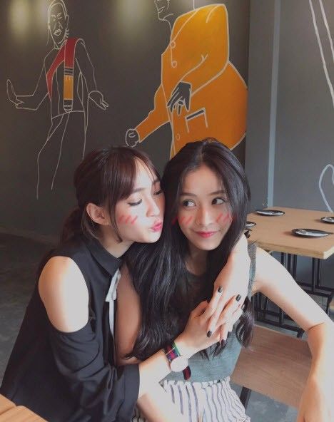 Chi và Minh gọi nhau bằng những cái tên rất dễ thương: Thằn lằn & Thuồng luồng