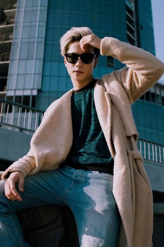 Trải qua nhiều năm, S.T có vẻ vẫn thích style "Cô bé mùa đông" năm nào.
