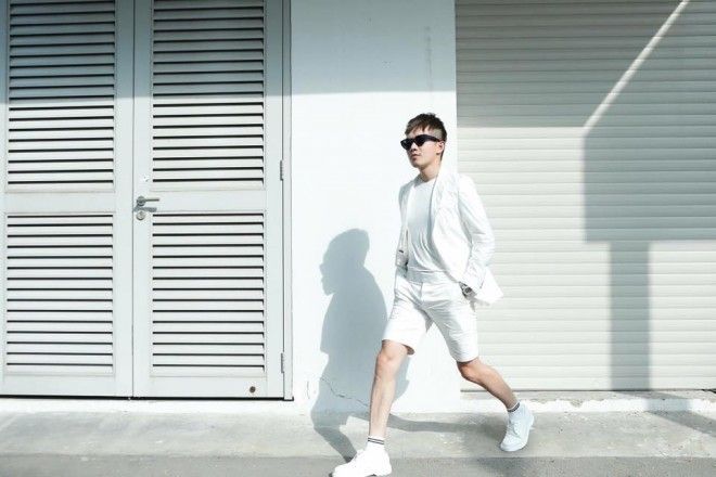 Anh chàng này luôn được biết đến như một stylist khá mát tay khi làm nên tên tuổi cho các chân dài lừng danh trong showbiz Việt.